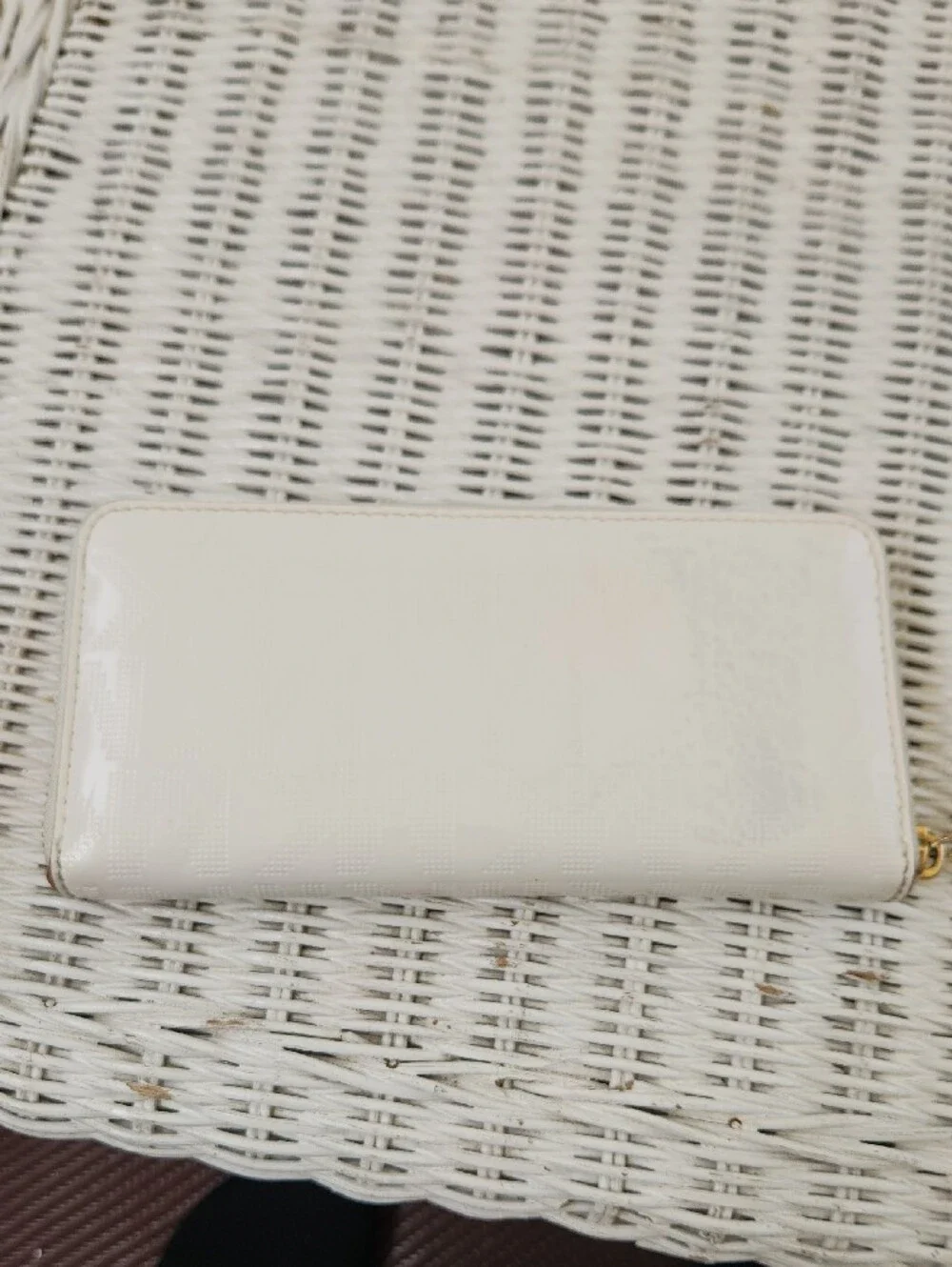 MICHAEL Michael Kors White Wallet with Gold Plaque Good Condition